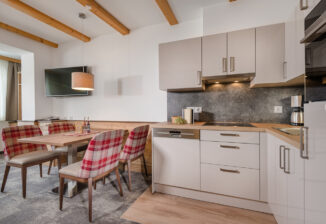Wohn-Essbereich mit Kochnische/Living-dining area with kitchenette