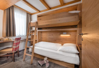 Einzelzimmer/Stockbettzimmer, single bed room/ bunk bed room