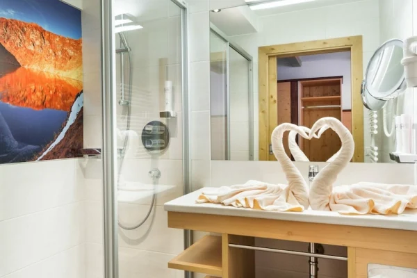 Bad vom Doppelzimmer Obertauern in Alpenrose