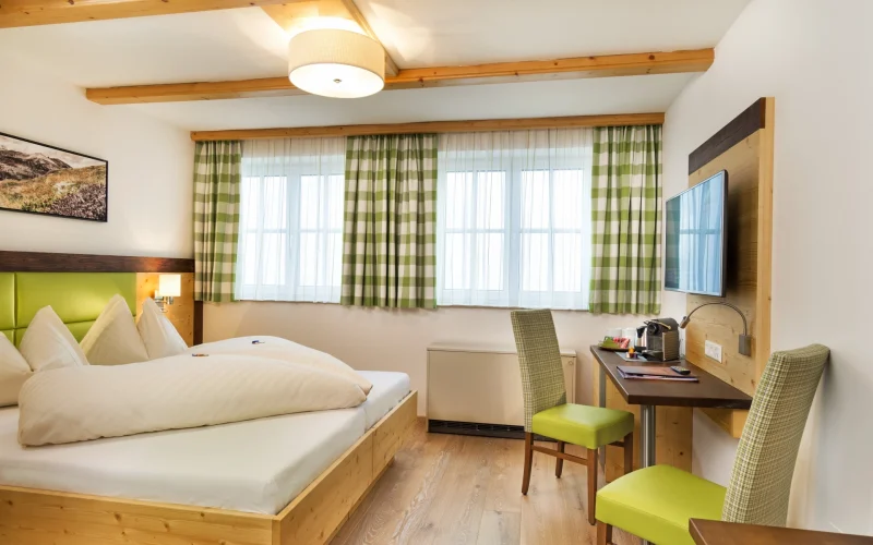 Wohnbereich Doppelzimmer der Alpenrose Obertauern