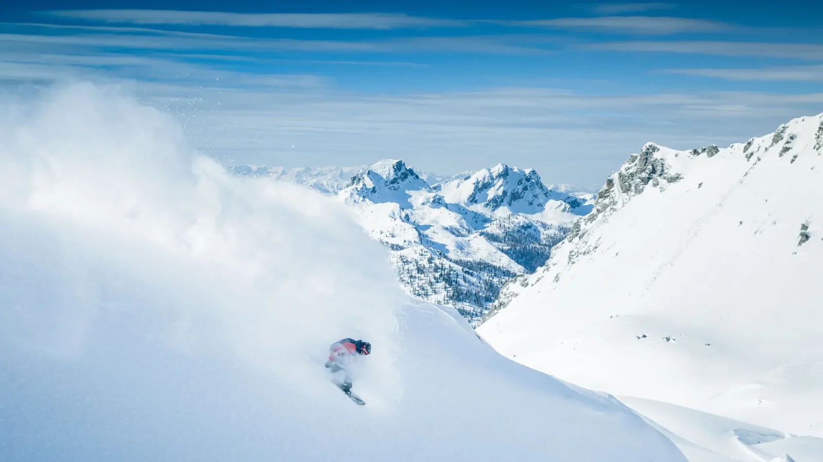 Snowboarder im Tiefschnee